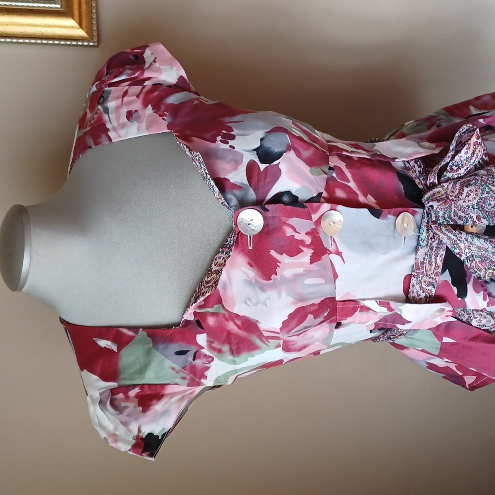 Floral blouse 👚 Size 4